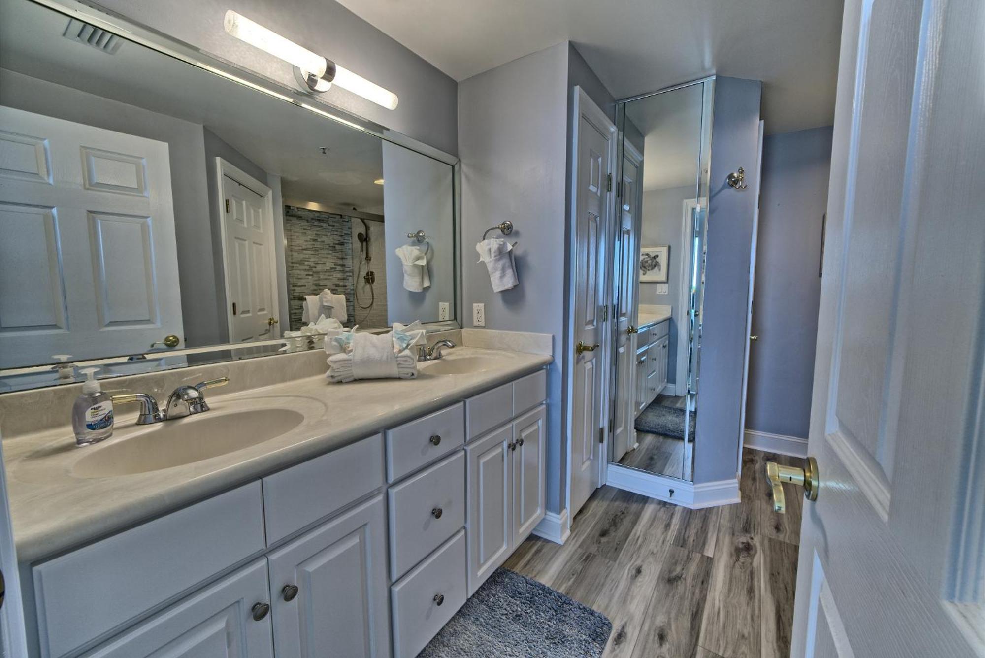Spacious Tropical At 17th Floor With And Pool Access - Unit 1707 *