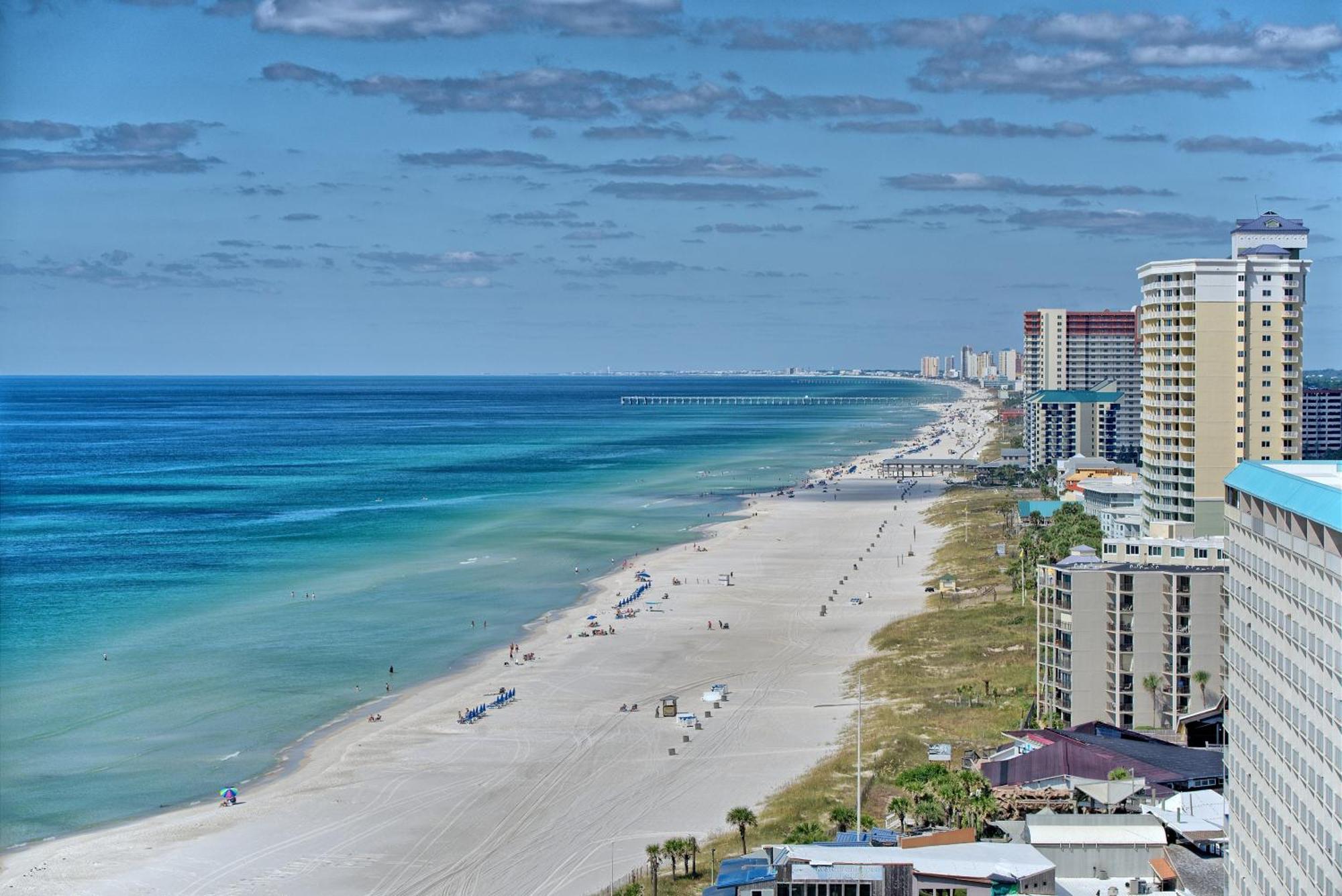Apartment Spacious Tropical At 17th Floor With And Pool Access - Unit 1707
