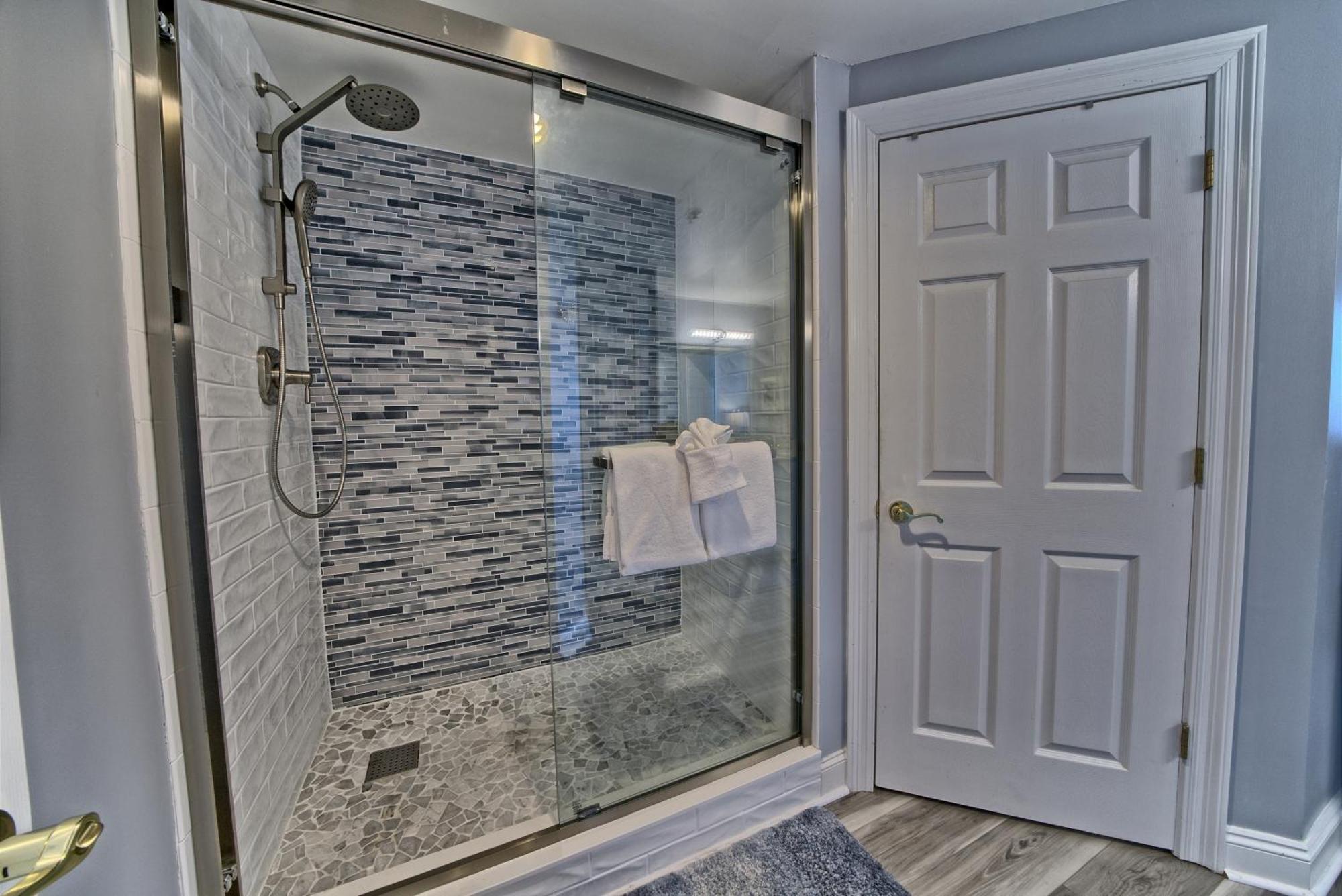 Spacious Tropical At 17th Floor With And Pool Access - Unit 1707 * Panama City Beach