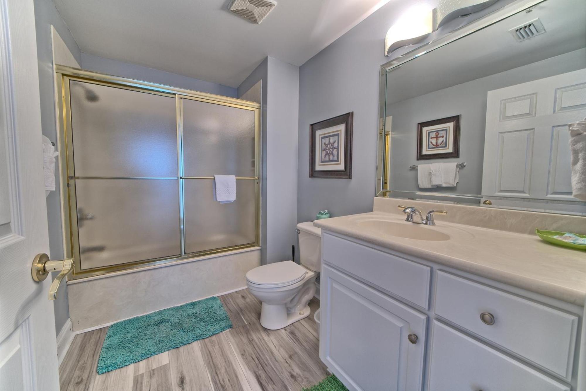 Spacious Tropical At 17th Floor With And Pool Access - Unit 1707