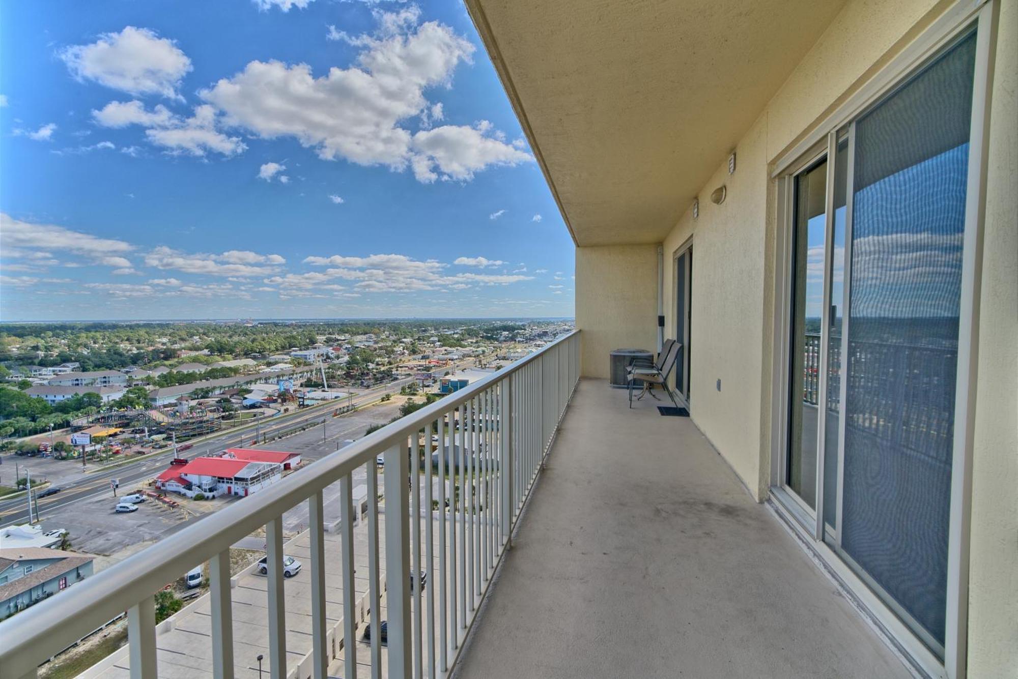Apartment Spacious Tropical At 17th Floor With And Pool Access - Unit 1707 *