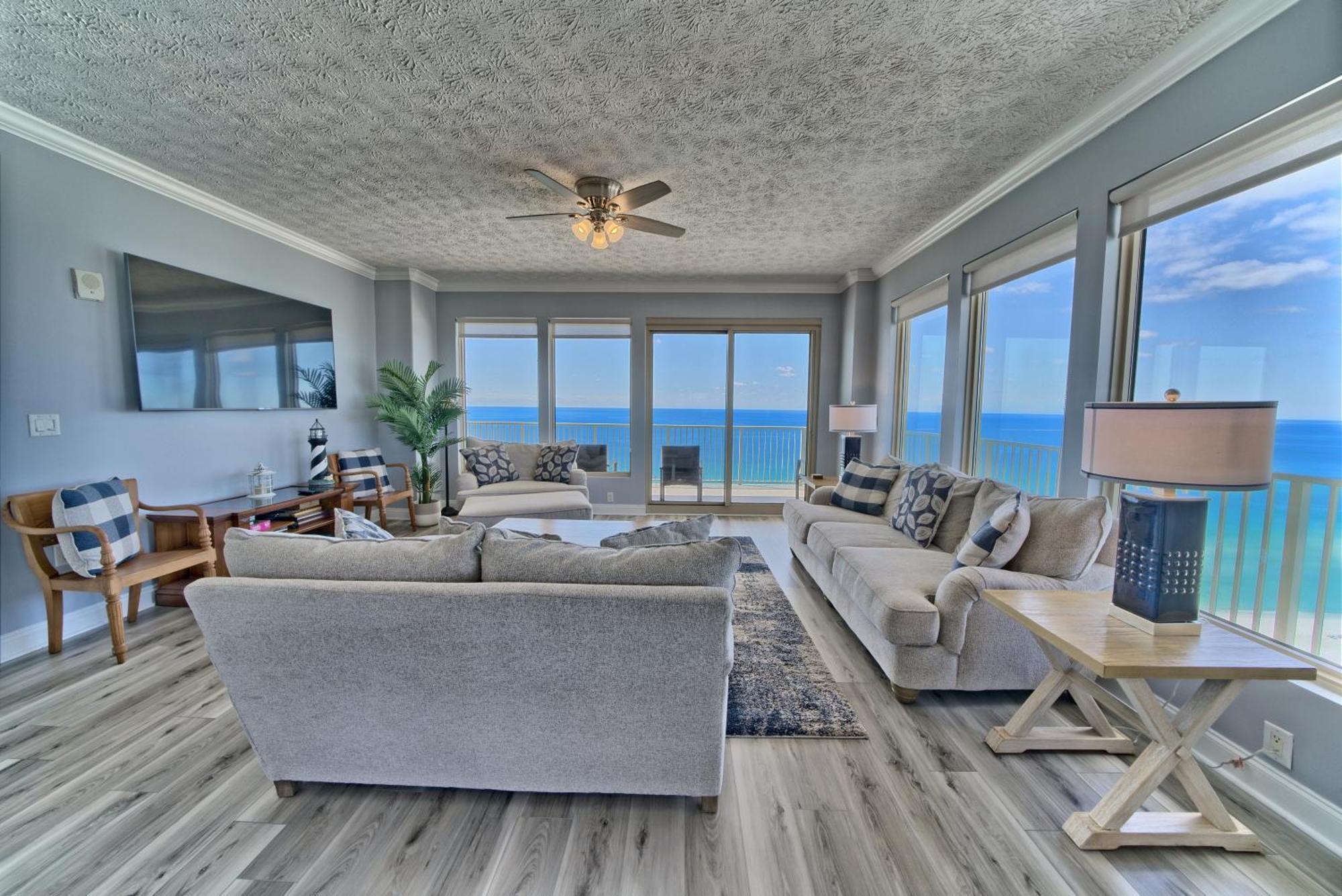 Spacious Tropical At 17th Floor With And Pool Access - Unit 1707 *