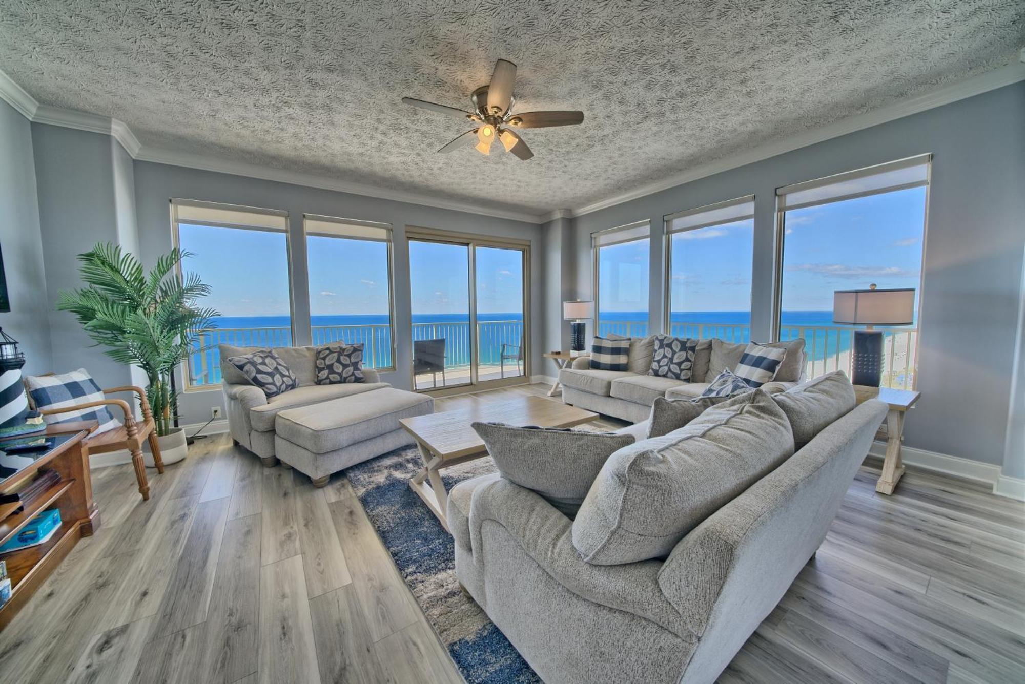 Apartment Spacious Tropical At 17th Floor With And Pool Access - Unit 1707