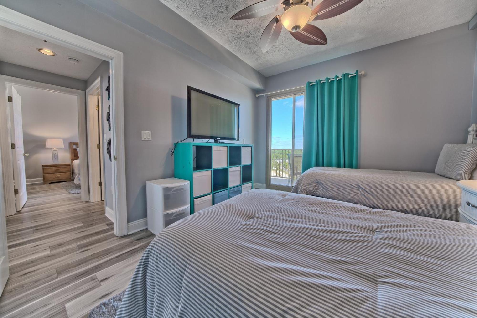 Apartment Spacious Tropical At 17th Floor With And Pool Access - Unit 1707 *