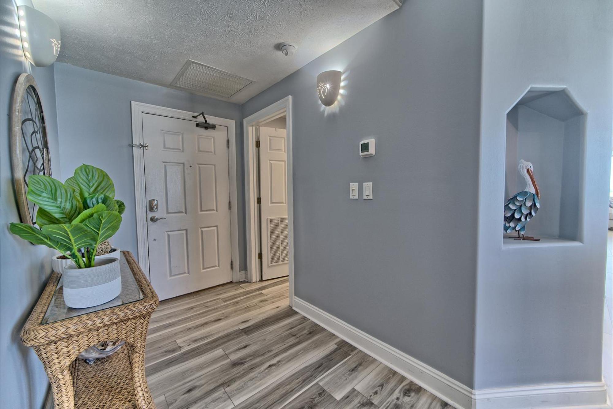 Apartment Spacious Tropical At 17th Floor With And Pool Access - Unit 1707