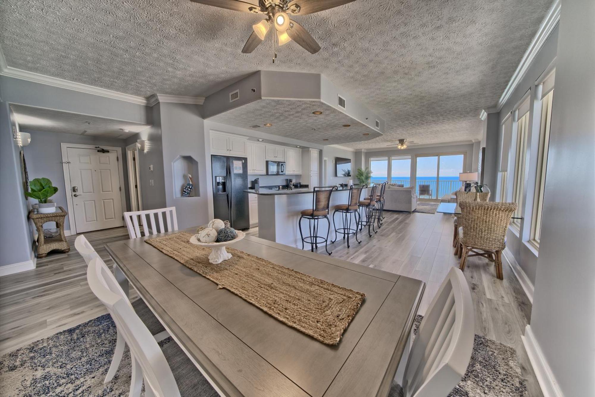 Spacious Tropical At 17th Floor With And Pool Access - Unit 1707