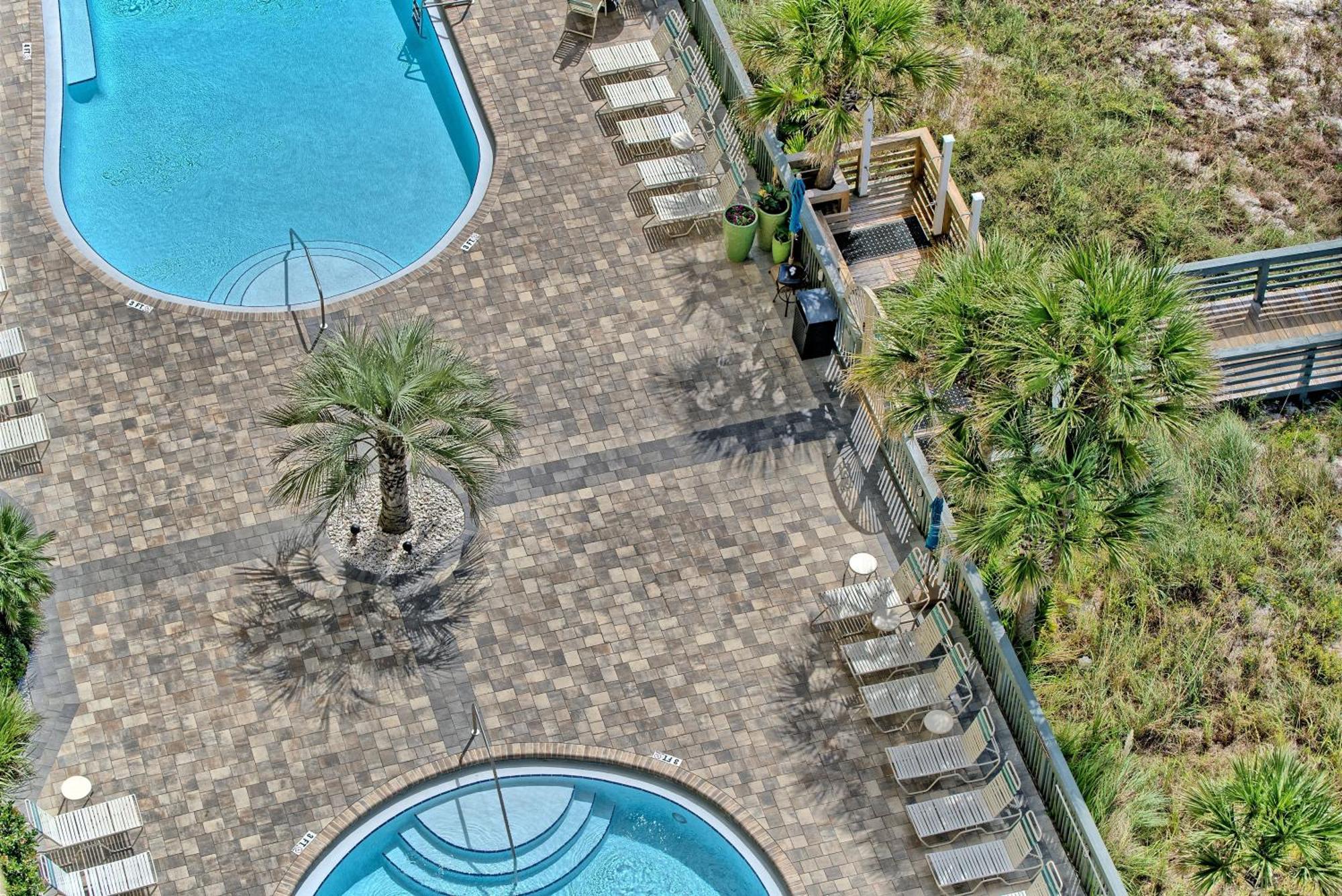 Apartment Spacious Tropical At 17th Floor With And Pool Access - Unit 1707