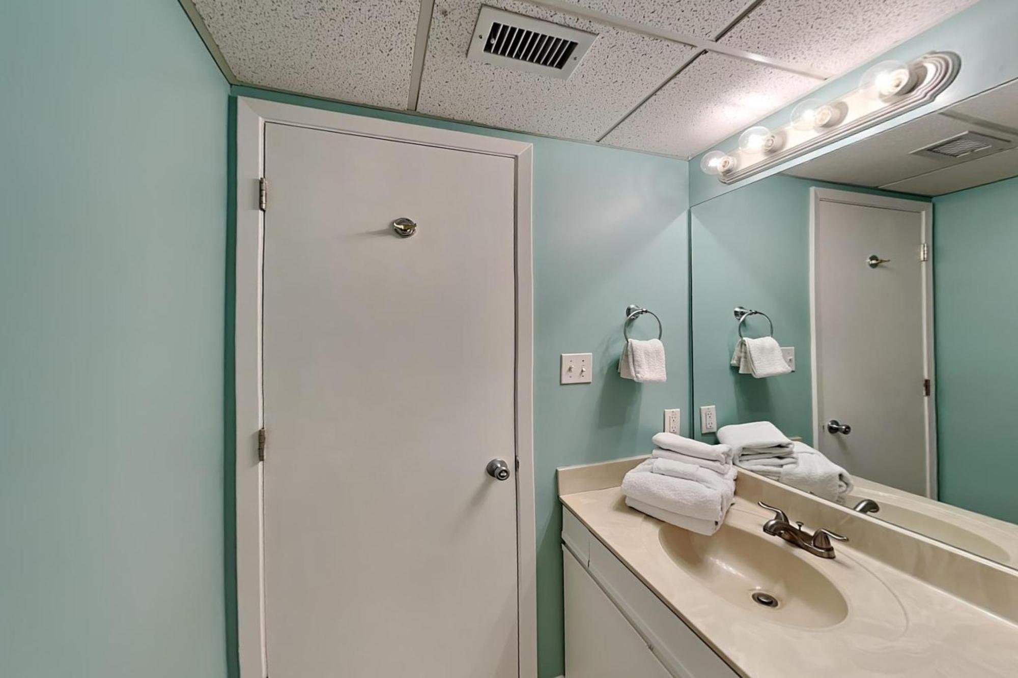 Edgewater 1501 Apartment