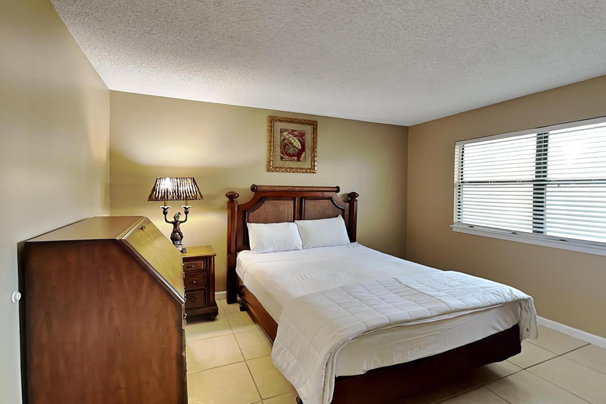 Edgewater 502 *
