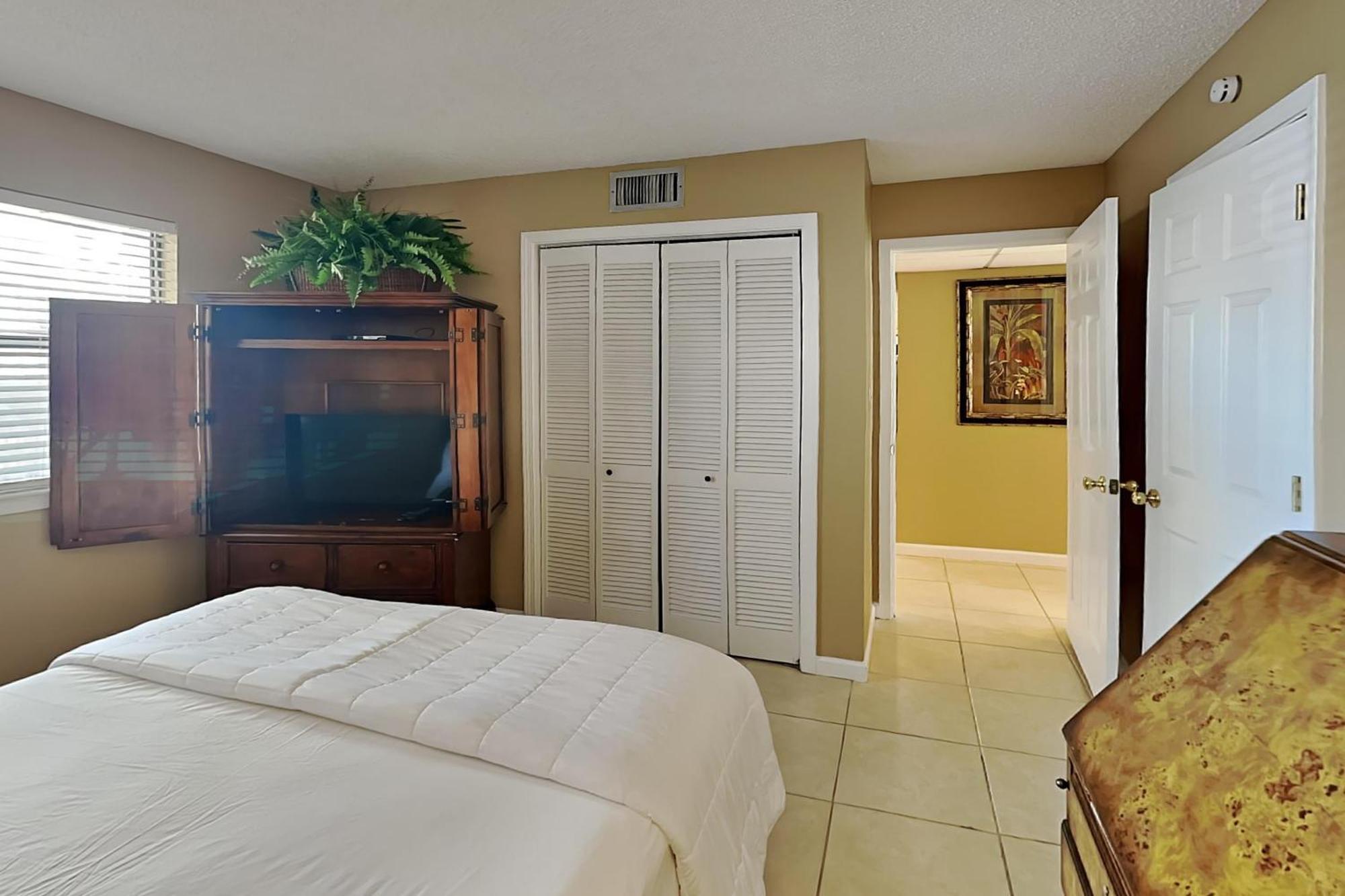 Edgewater 502 Apartment *