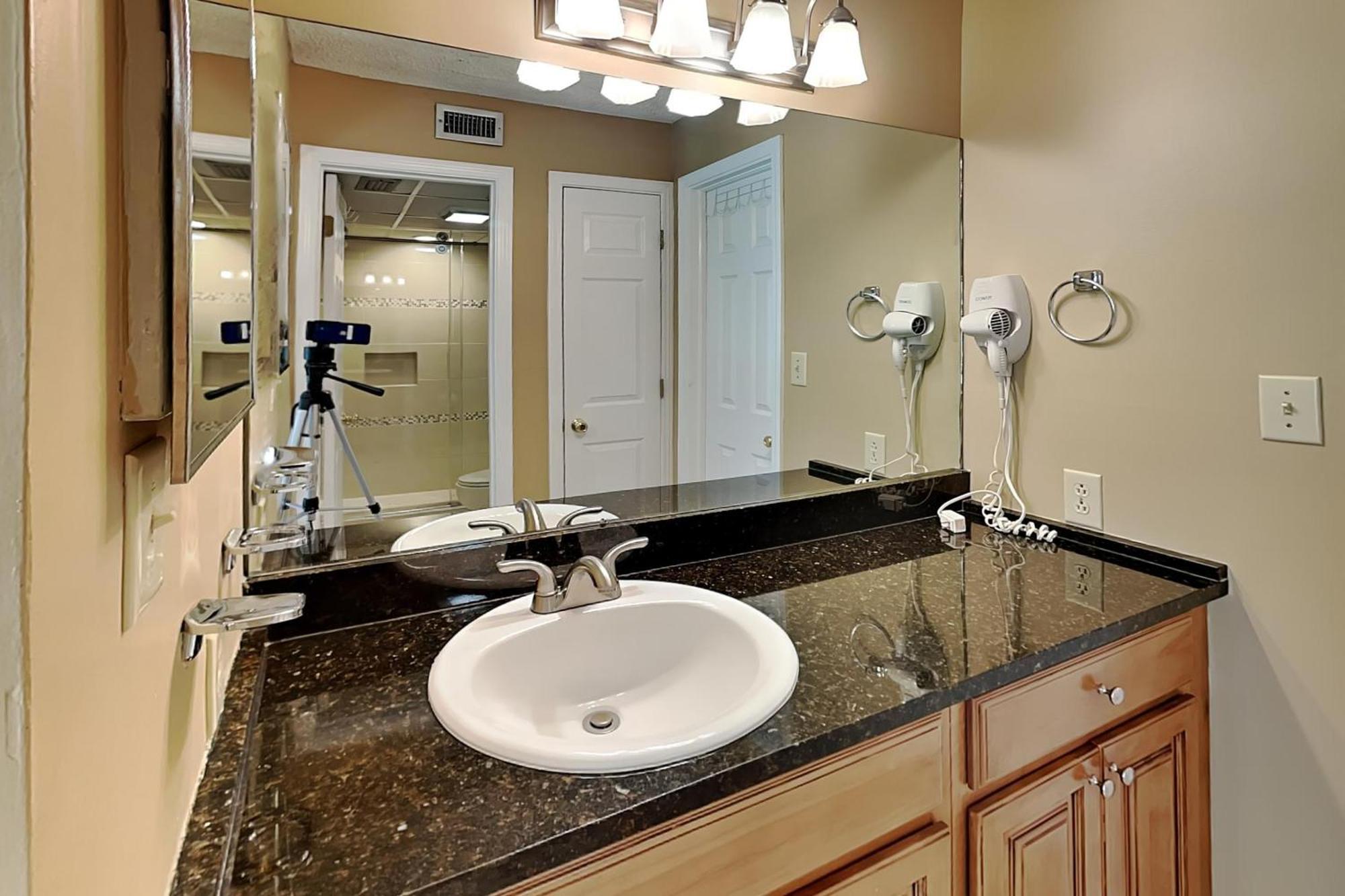 Edgewater 502 Apartment