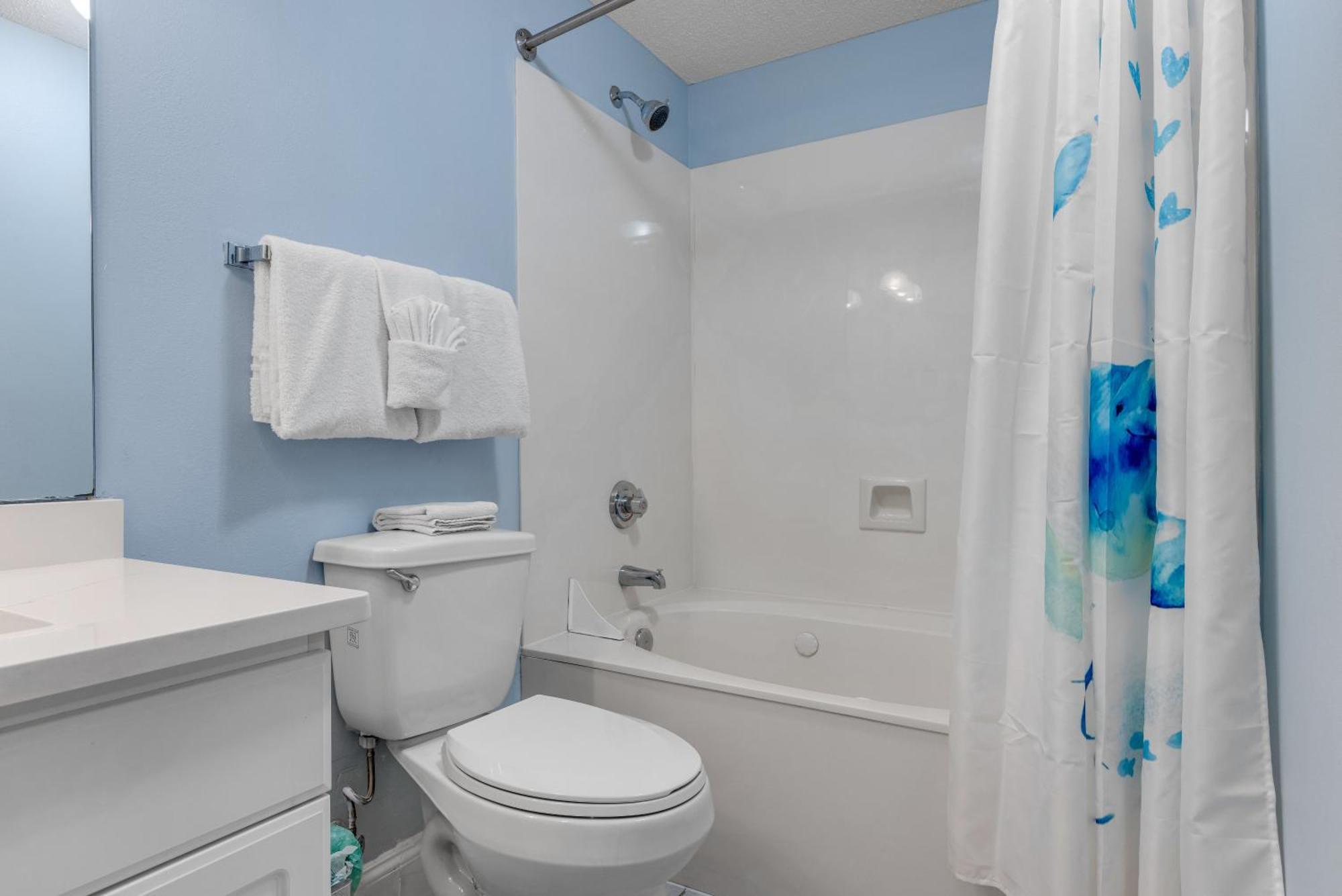 Holiday home Parking Fee Included-majestic 1-1606! Gulf Front 1bedroom, Pool,hot Tubs,tennis *