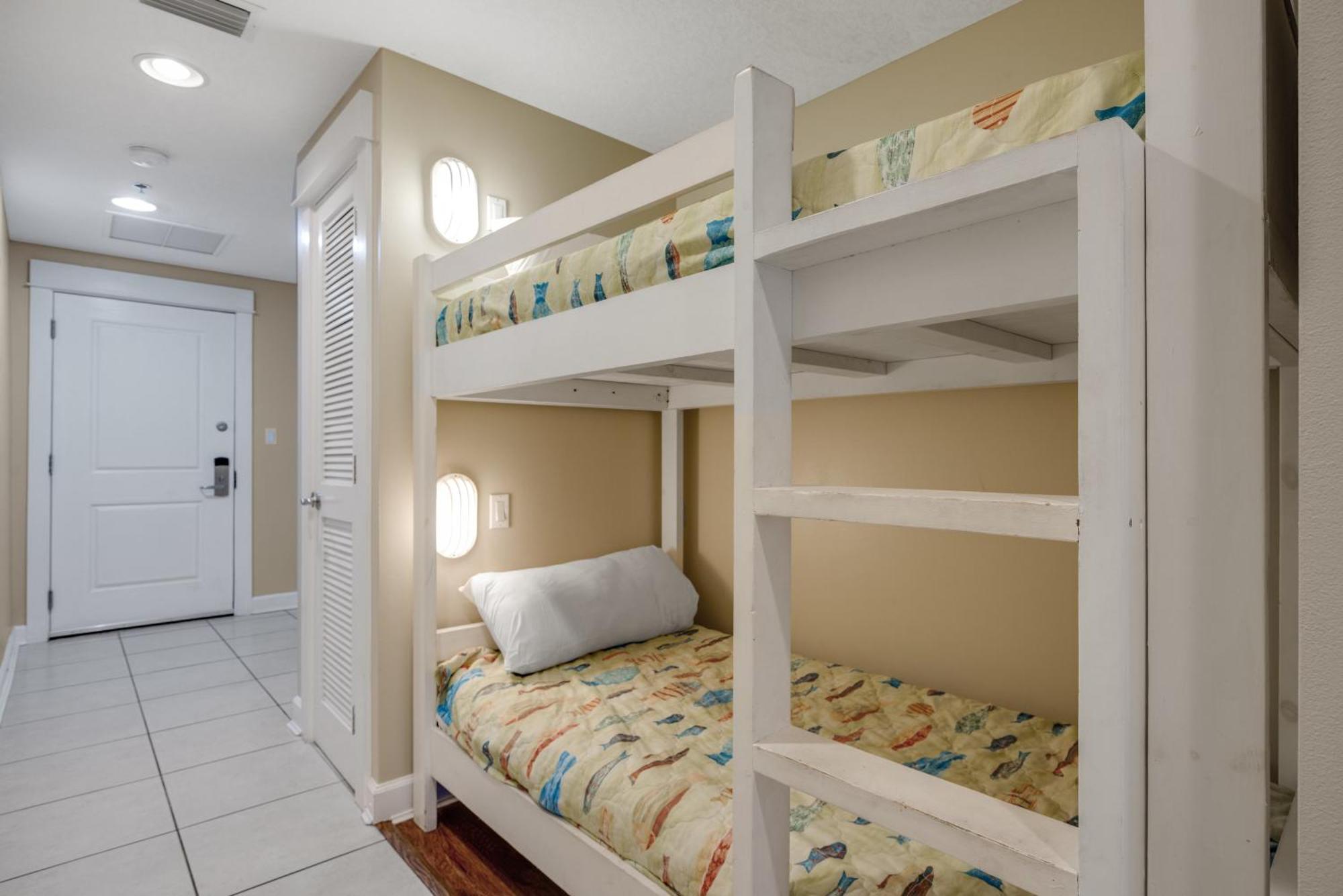 1 Bd Grand Panama 2-1002 ! Outstanding Views And Amenities!