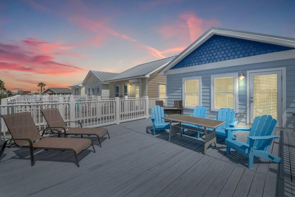 A Shore Bett-romantic Pool Beckons With Whispers Of Sea Salt And Starlight Holiday home