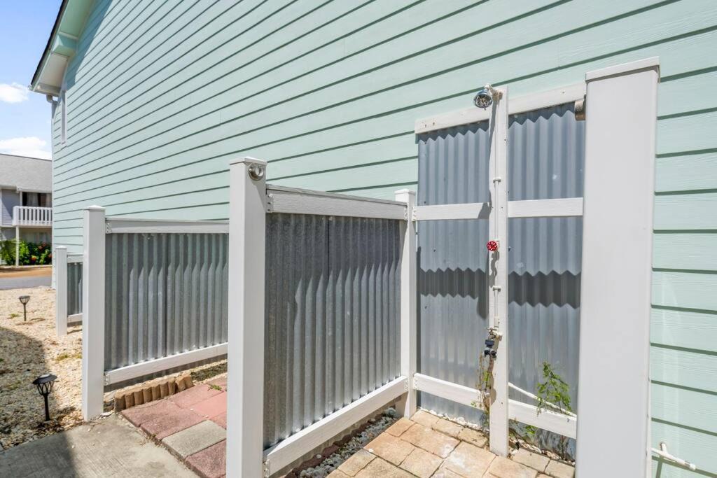 New! Steps To White Beaches! Pool & Grill! 2br 2ba