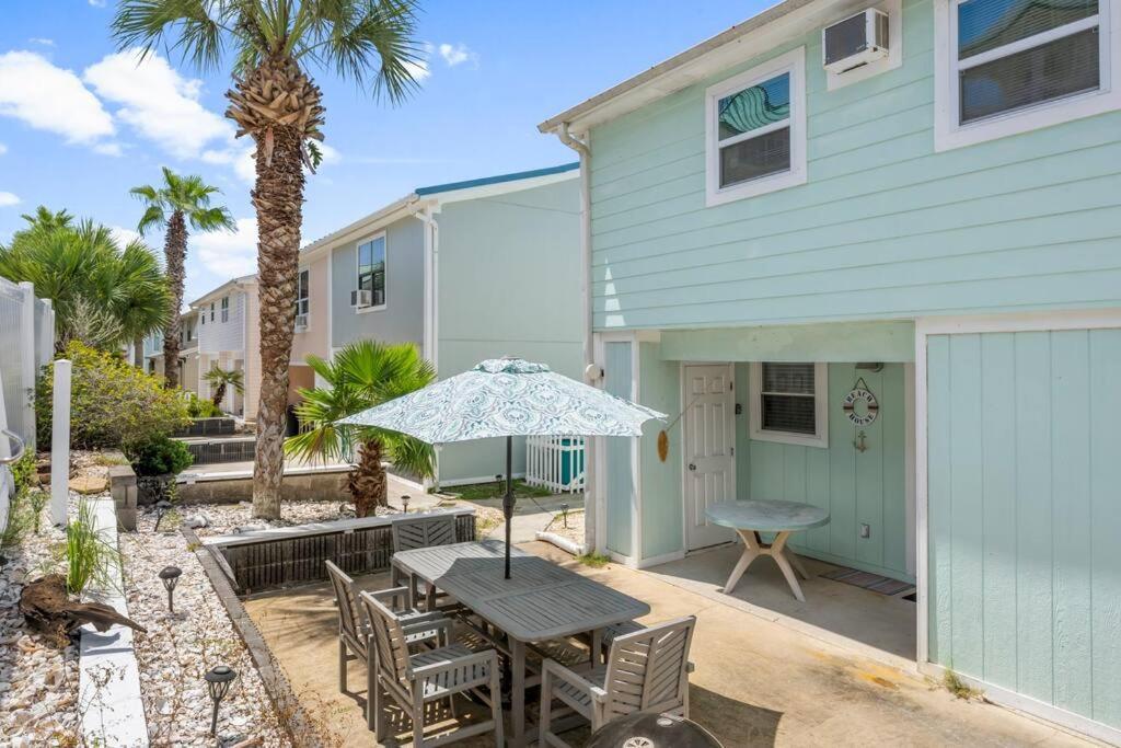 Holiday home New! Steps To White Beaches! Pool & Grill! 2br 2ba Panama City Beach