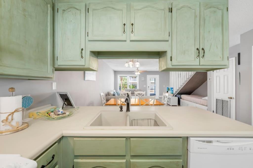 New! Steps To White Beaches! Pool & Grill! 2br 2ba Panama City Beach