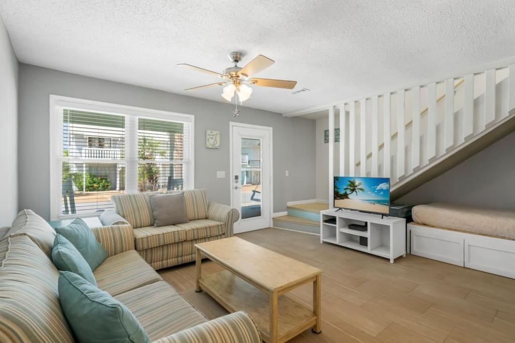 New! Steps To White Beaches! Pool & Grill! 2br 2ba Holiday home Panama City Beach