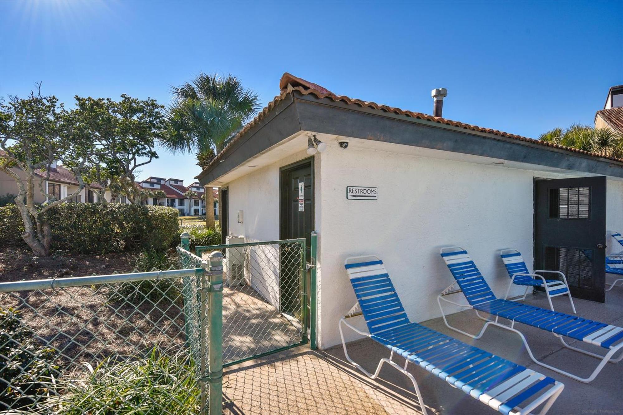 Edgewater #1004 By Book That Holiday home *