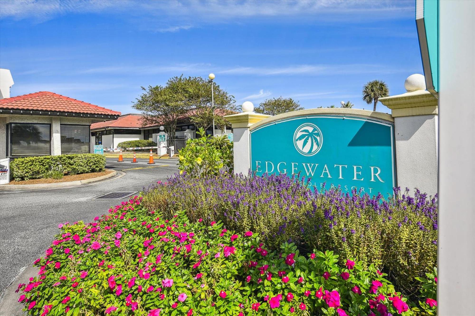 Edgewater #1004 By Book That Holiday home *