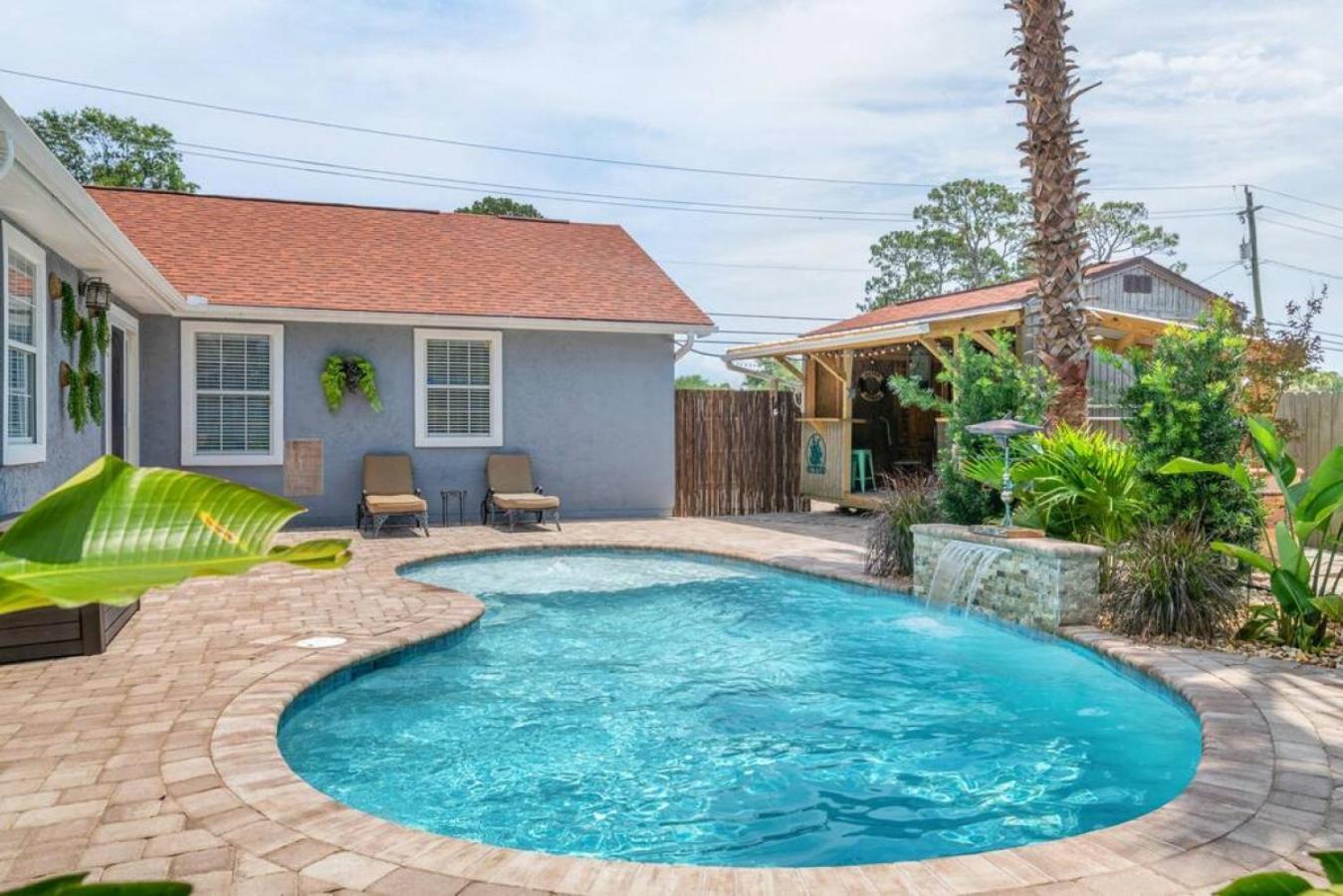 Holiday home Get Shipwrecked At This Private Pool With Tiki Bar And Amazing Game
