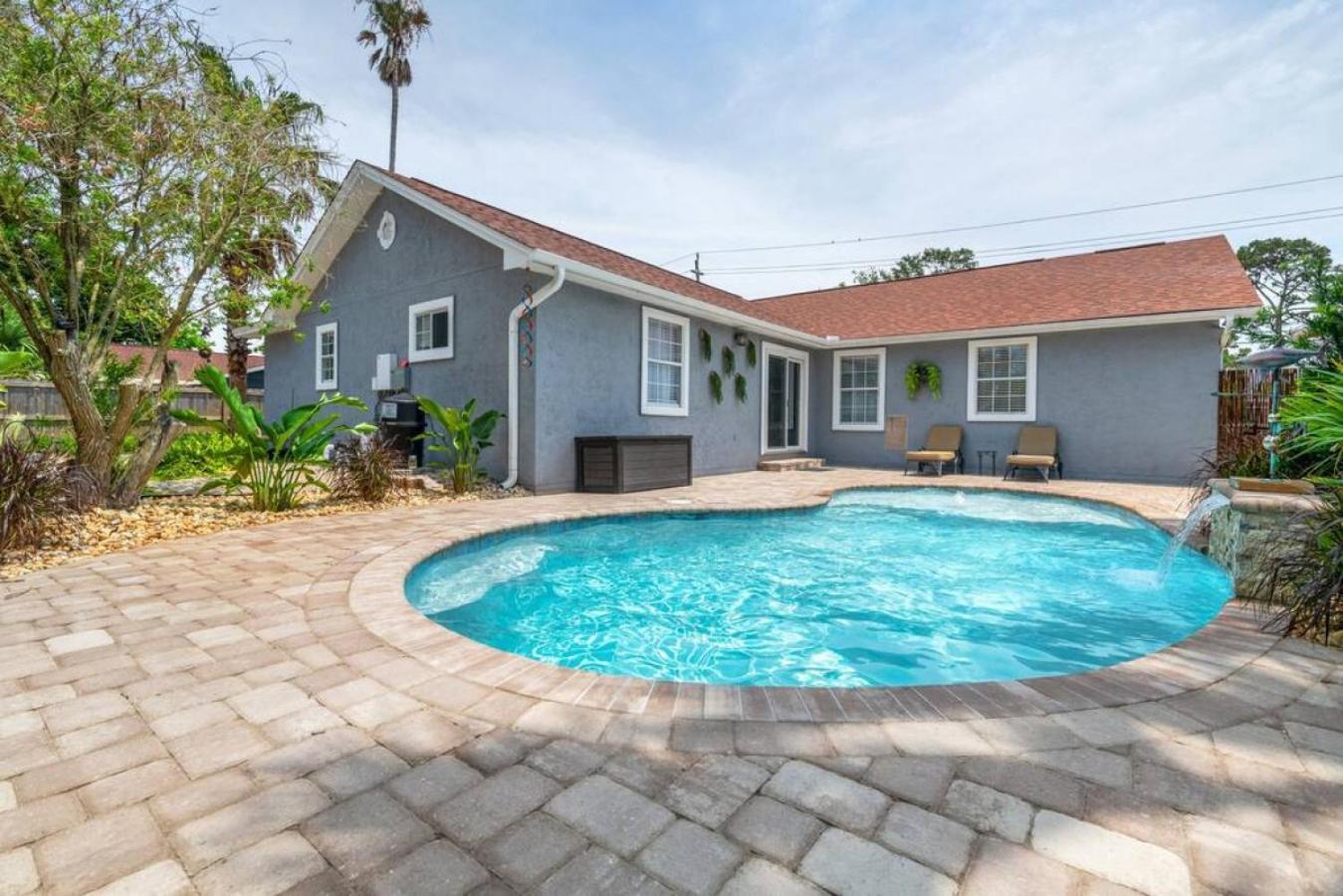 Get Shipwrecked At This Private Pool With Tiki Bar And Amazing Game * Panama City Beach