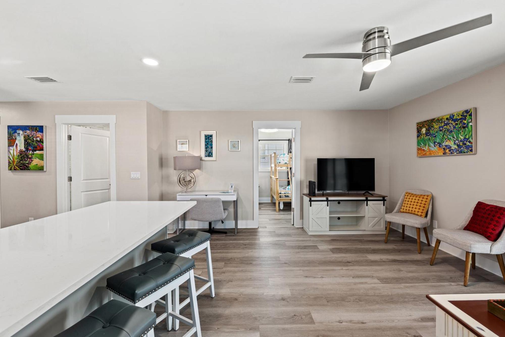 Welcome To Dolphin Fun B, Brand New Duplex Walk To The Holiday home
