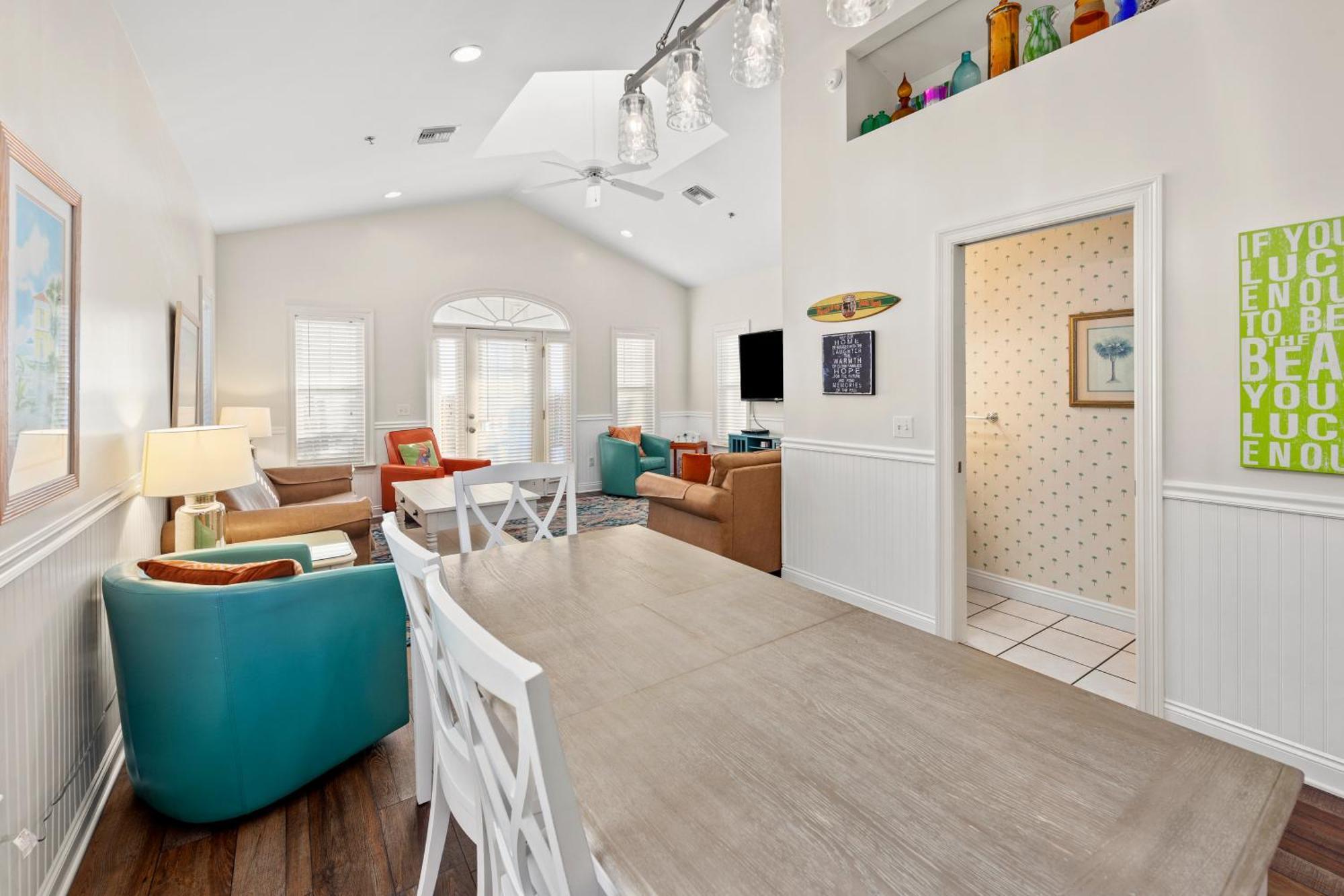 Next To Pier Park! Steps From The Beach! Dog-friendly! Pool! Holiday home