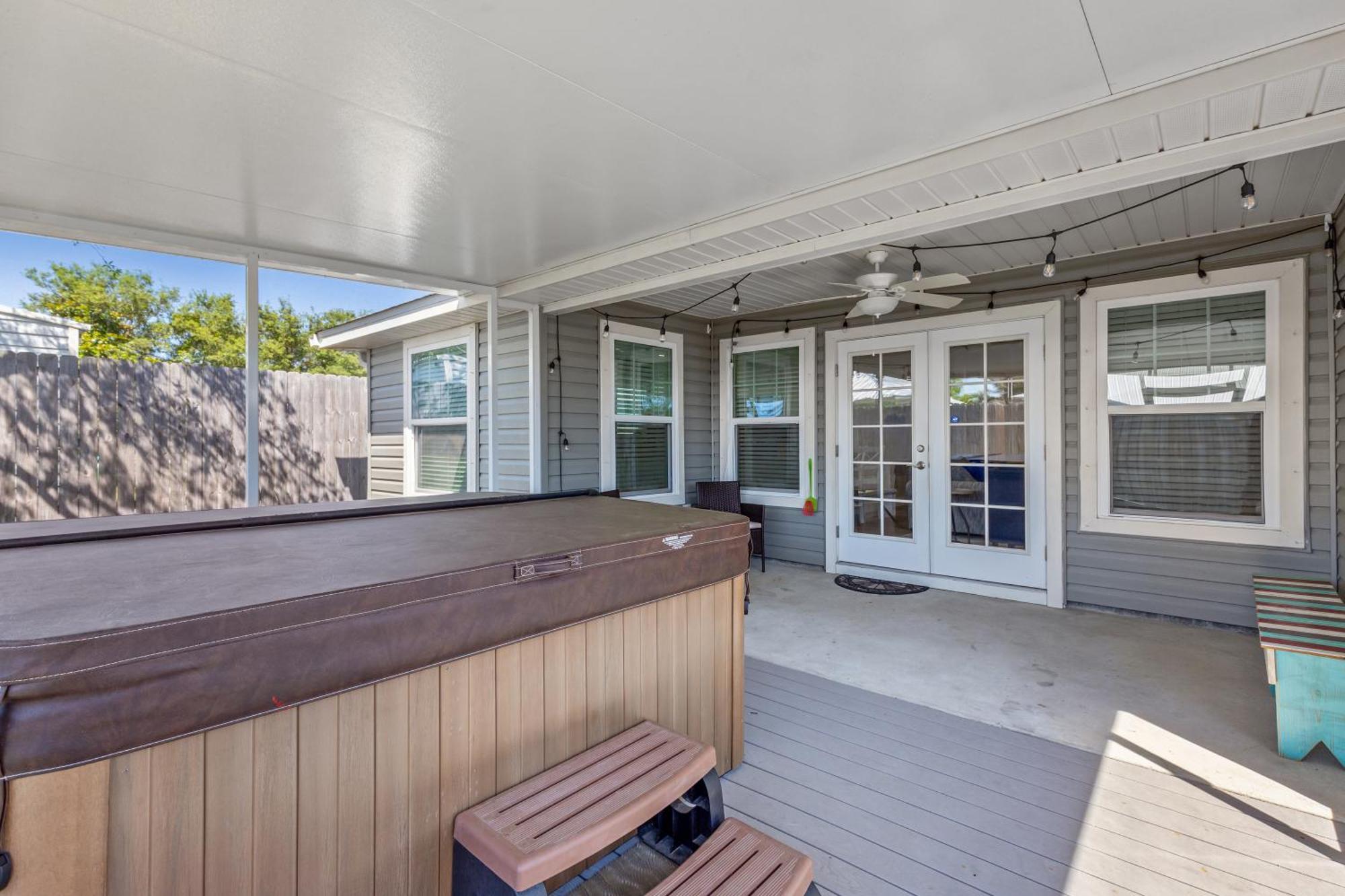 3bd, 2ba Home! Family Friendly! Close To Beach! Hot Tub! Holiday home *