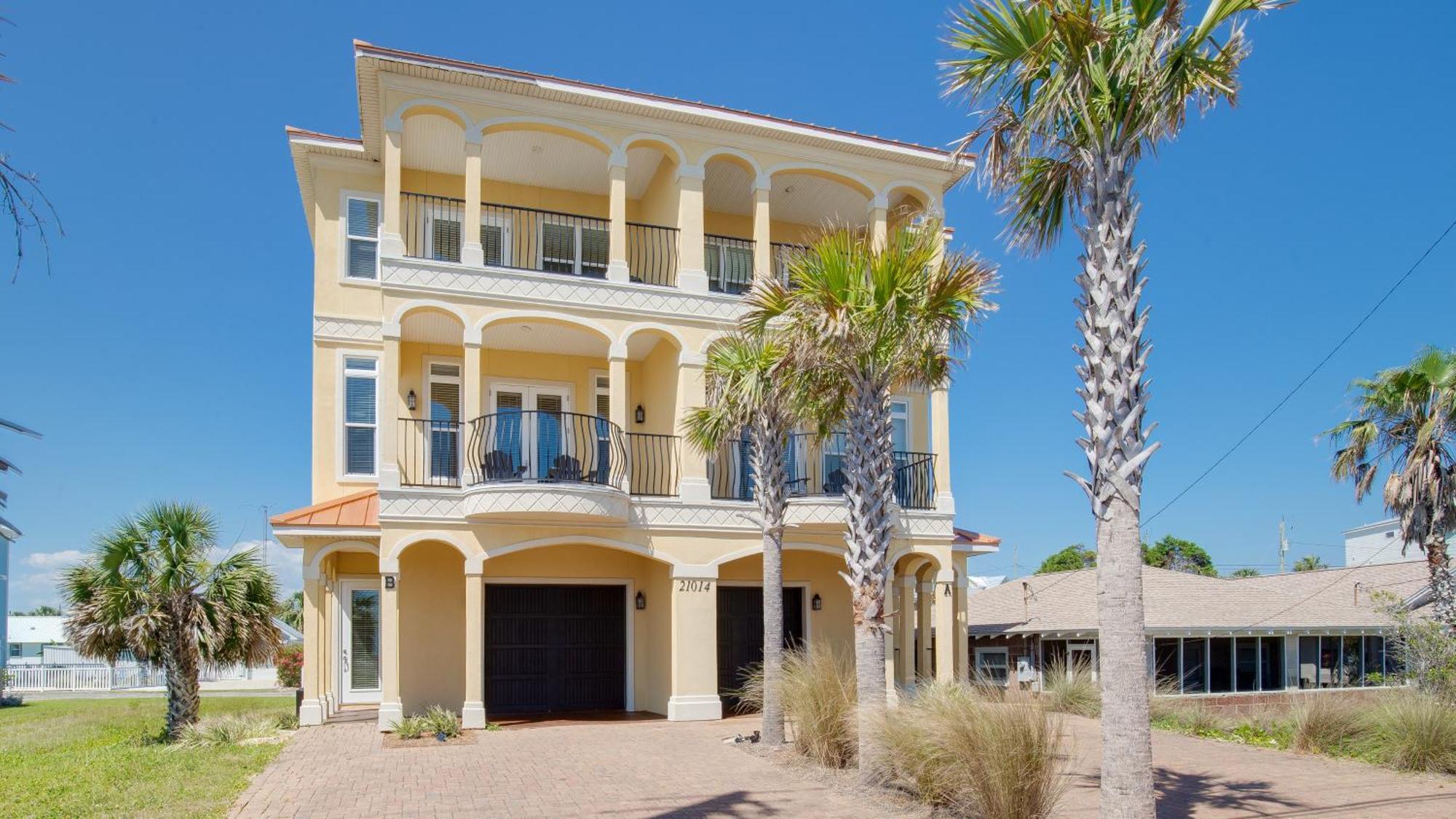 Walk To The Beach! 3 Story Home! 2 Balconies With Gulf Views! * Panama City Beach