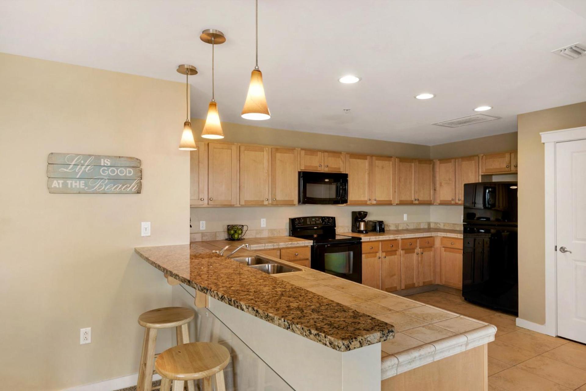 Across From The Beach! Near Pier Park & Dining! Sleeps 6! 2 Bedroom / 2 Ba! *