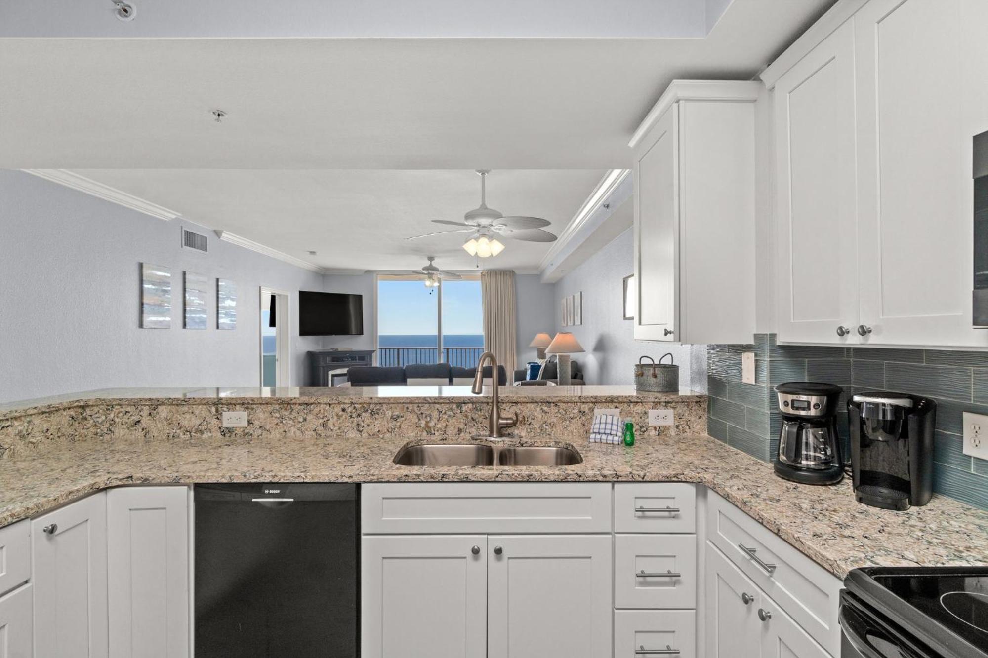 Tidewater Luxury Penthouse With Amenities And A View! *