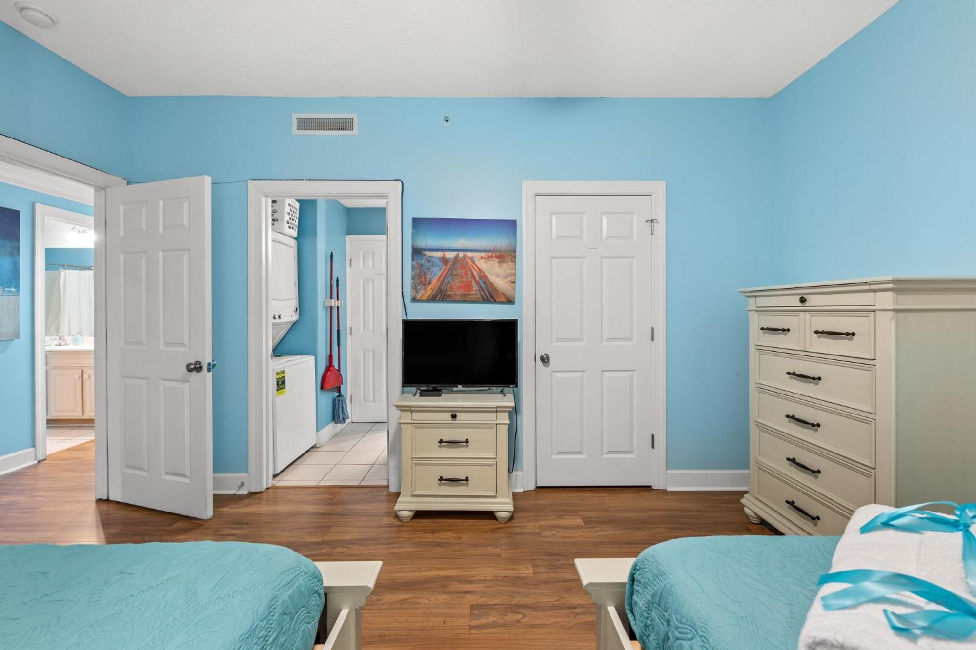 Holiday home Large Balcony! Gulf Front Master Suite! Many Amenities On-site! *