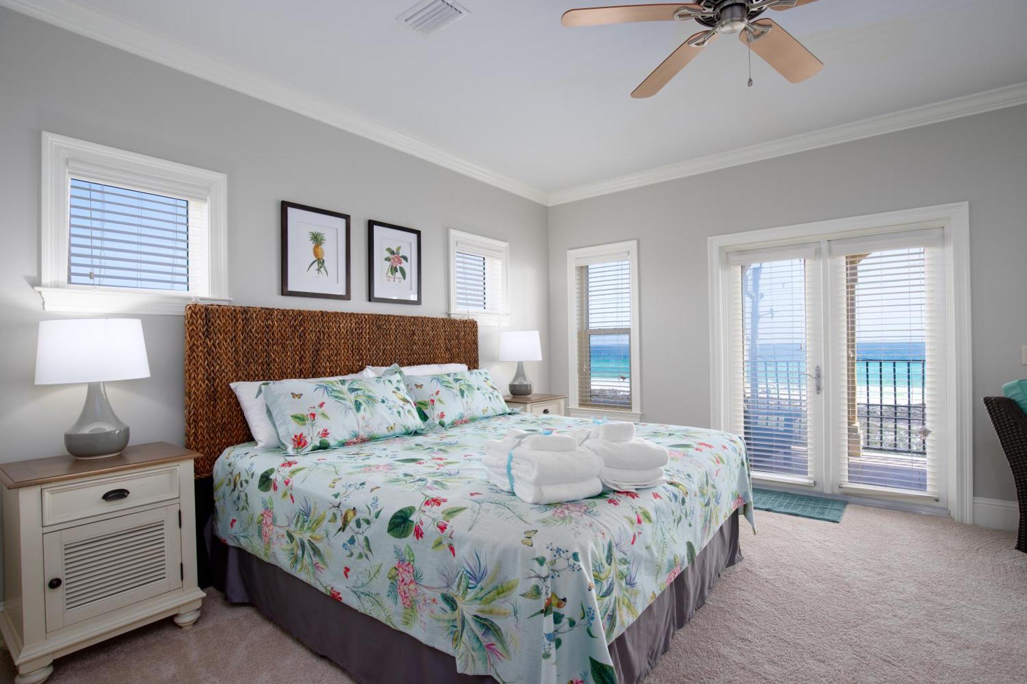 2 Gulf View Balconies! 3 Story Townhome With 4 Bedrooms, 4 Bathrooms! Sleeps12 Holiday home