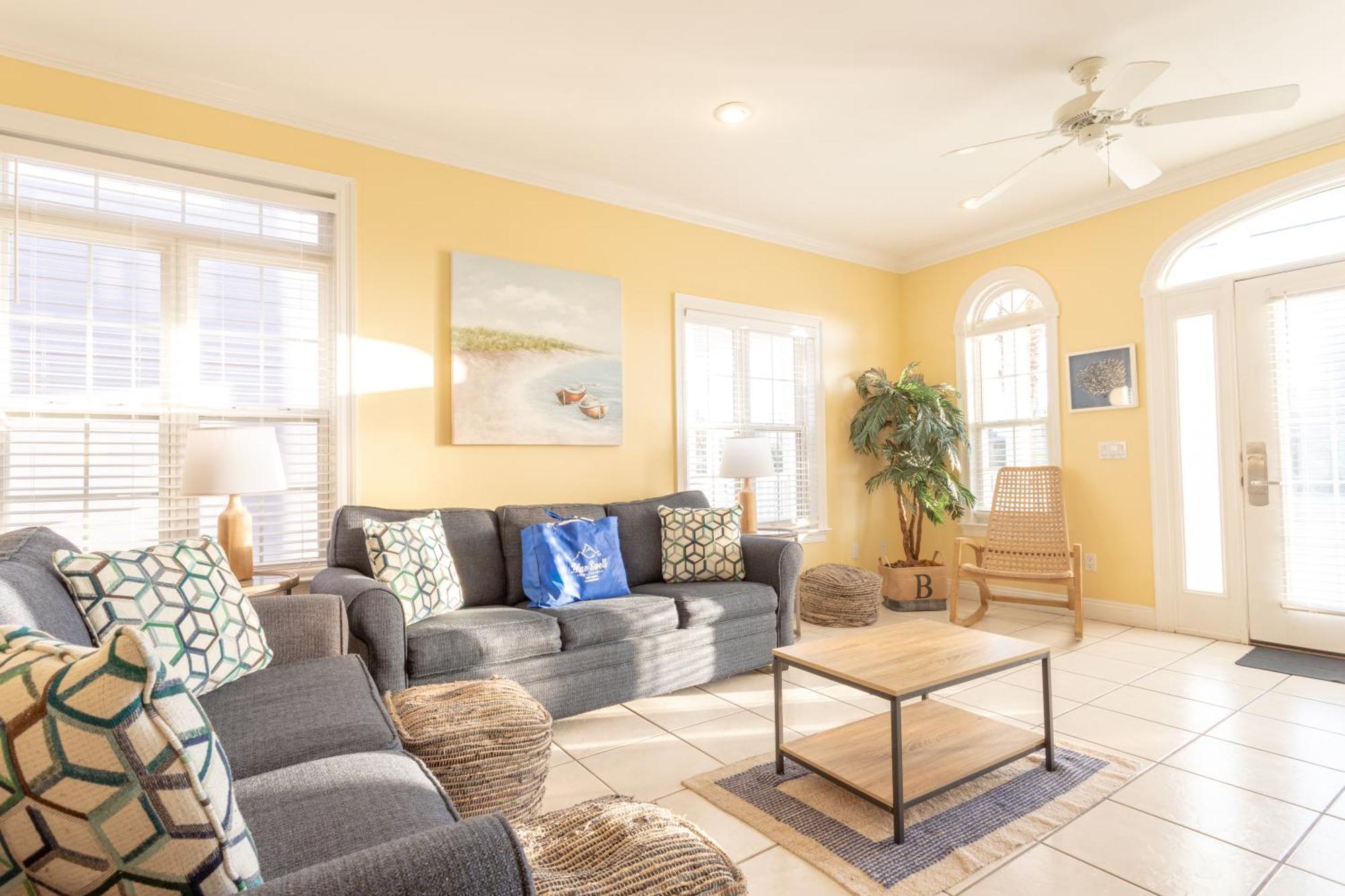 Across Street From - Close To Pier Park - Sleeps 6! * Panama City Beach