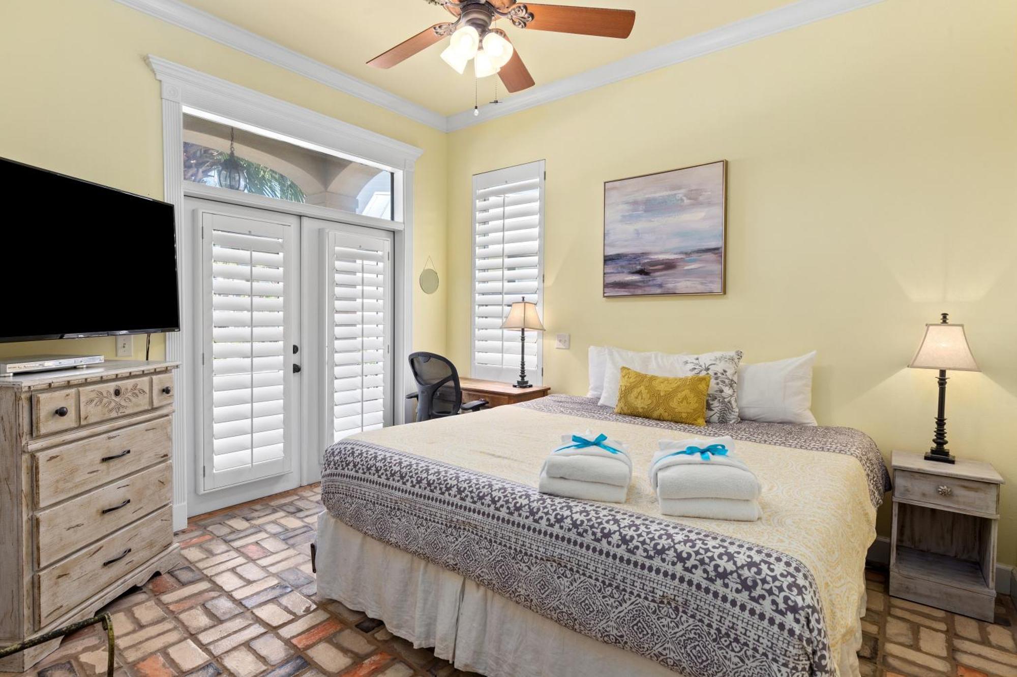 109 Island Cove Ct - Blue Palm Cove *
