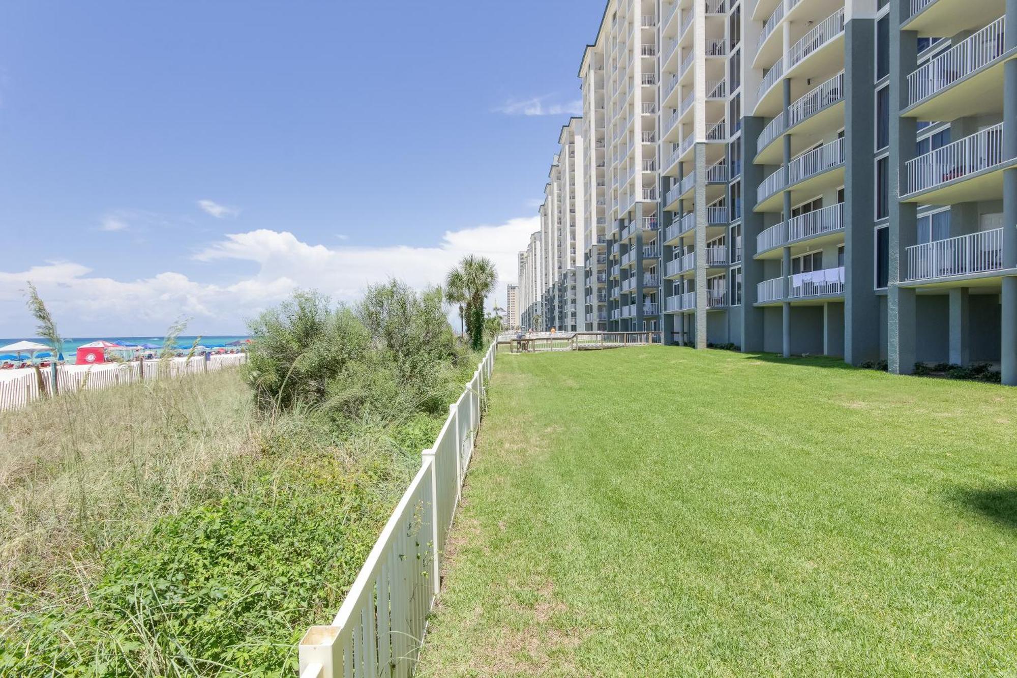 Gulf Front Living And Master Suite! Sleeps 8! * Panama City Beach