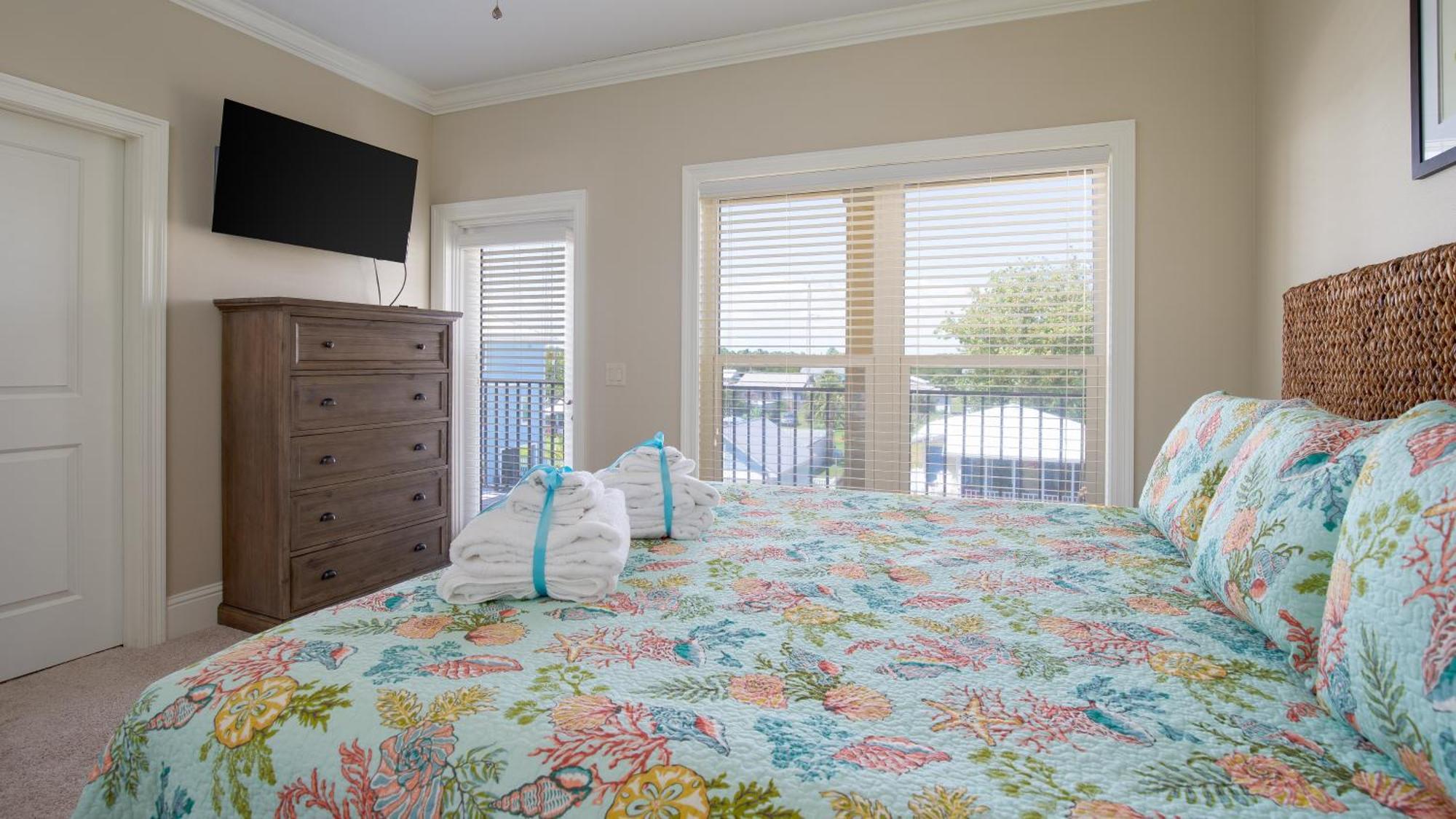 Walk To The Beach! 3 Story Home! 2 Balconies With Gulf Views! Holiday home Panama City Beach