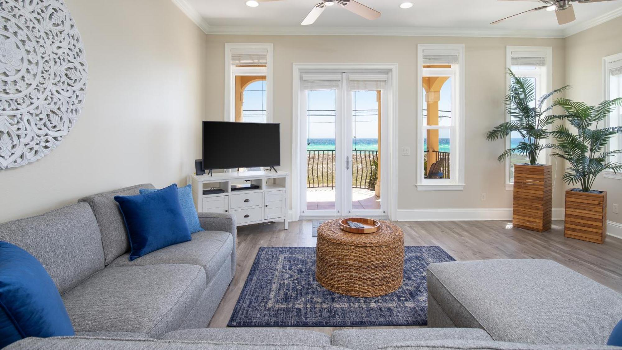 Walk To The Beach! 3 Story Home! 2 Balconies With Gulf Views! *