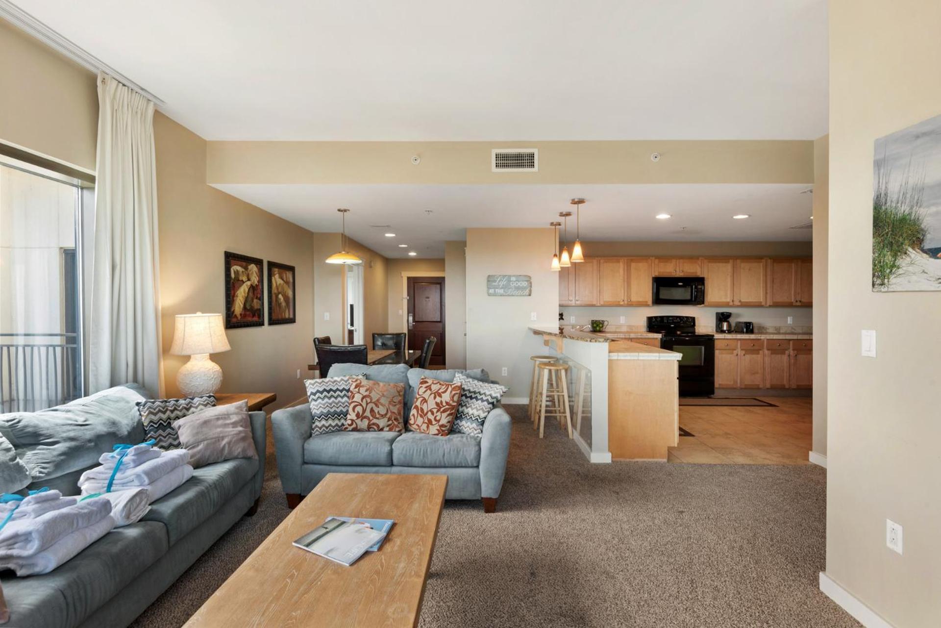 Holiday home Across From The Beach! Near Pier Park & Dining! Sleeps 6! 2 Bedroom / 2 Ba! *