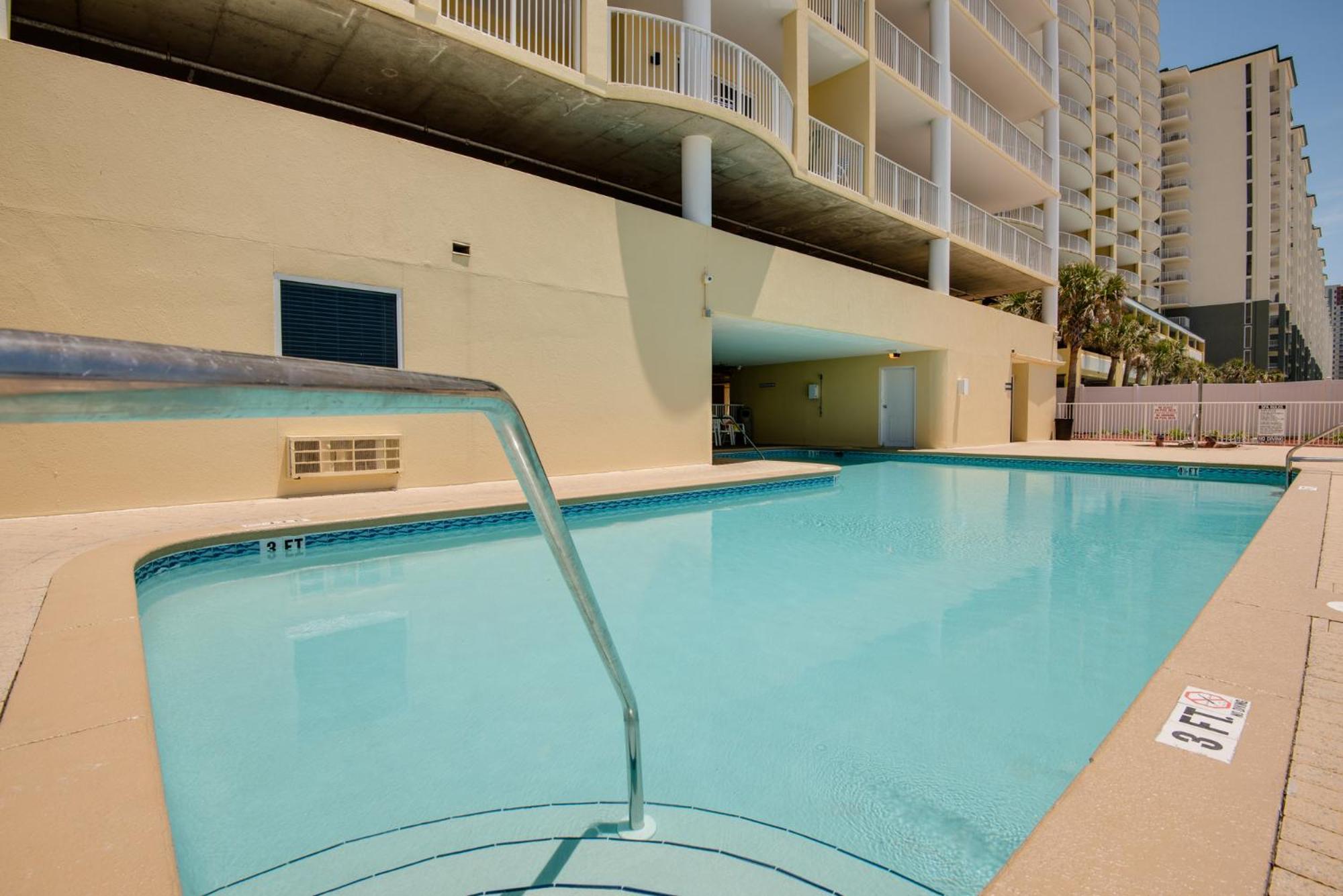 Holiday home Large Balcony! Gulf Front Master Suite! Many Amenities On-site! *