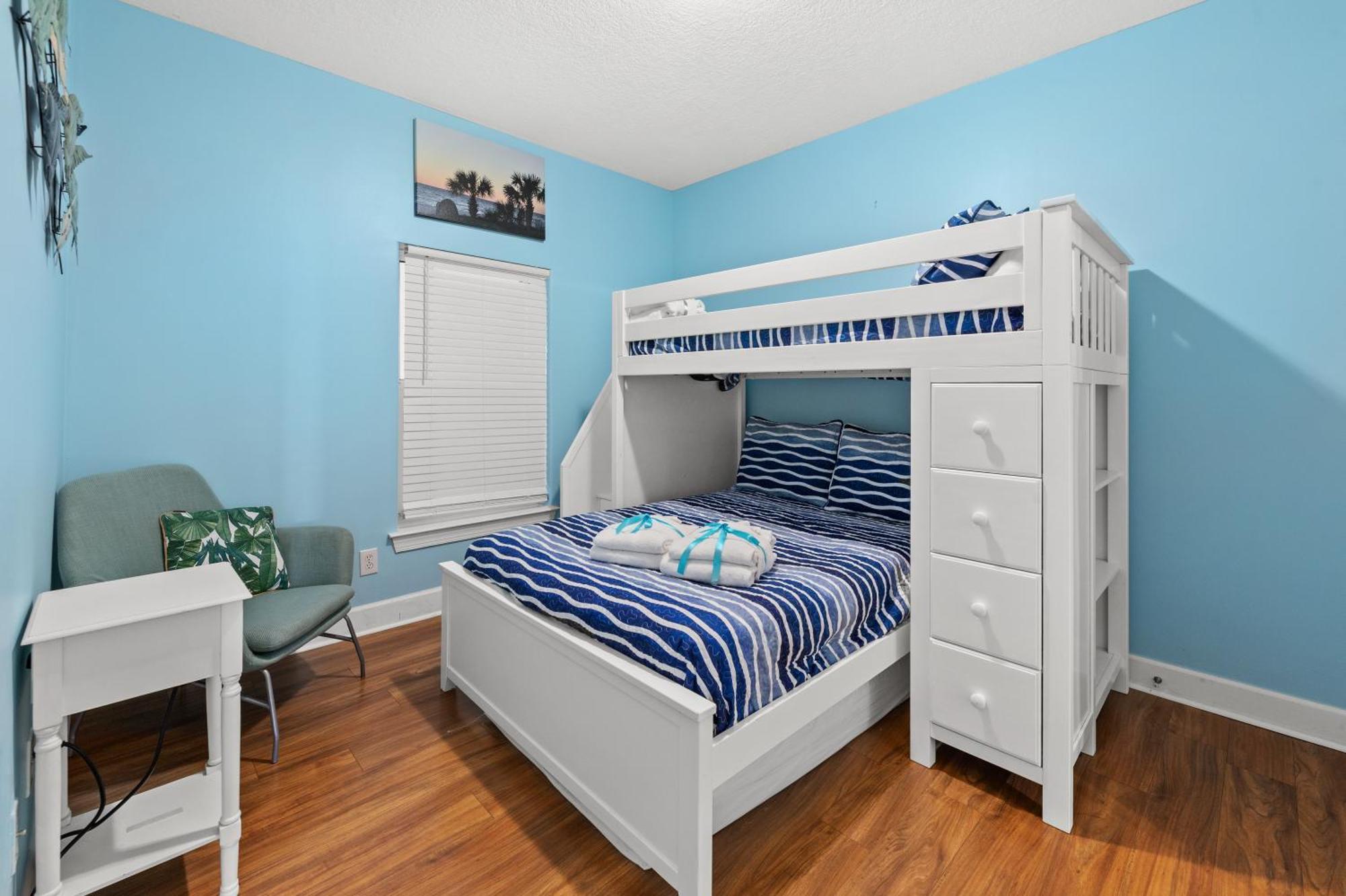 Large Balcony! Gulf Front Master Suite! Many Amenities On-site! Holiday home *