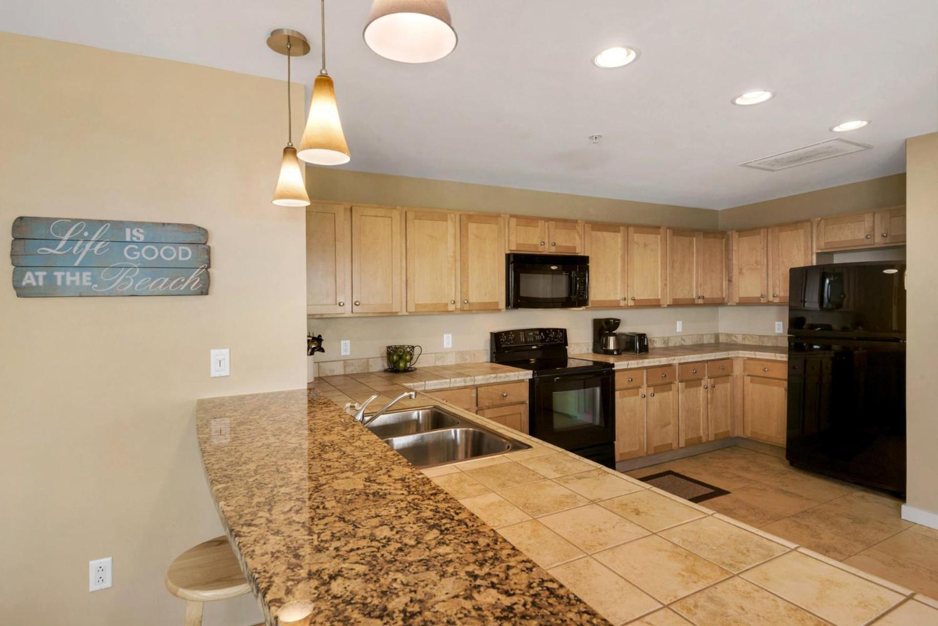Holiday home Across From The Beach! Near Pier Park & Dining! Sleeps 6! 2 Bedroom / 2 Ba!