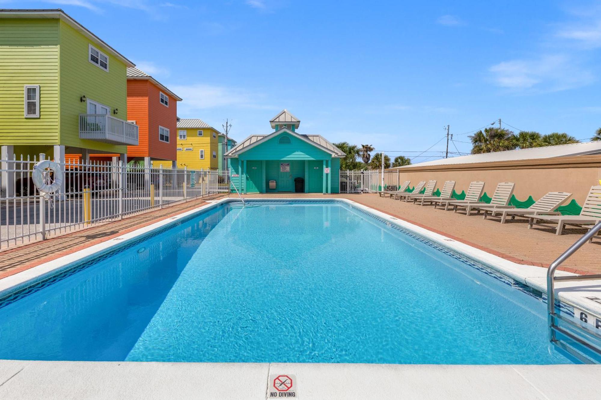Holiday home Next To Pier Park! Steps From The Beach! Dog-friendly! Pool!