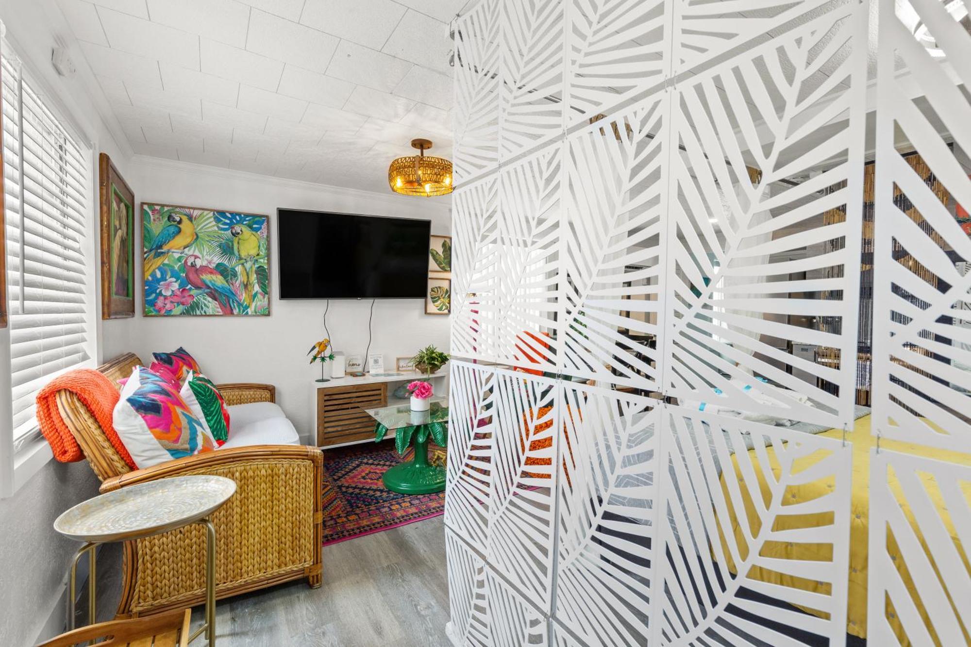219 Palmetto Pl 1 - Tropical Paradise *