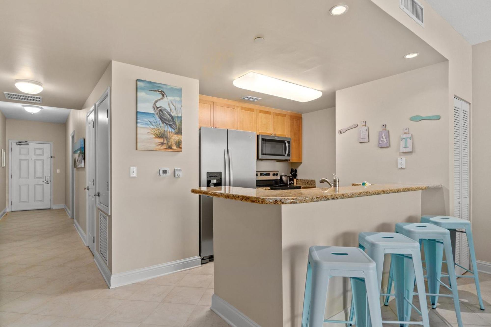 Beautiful 5th Floor Aqua Unit With Direct Ocean Views, Sleeps 8! Holiday home *