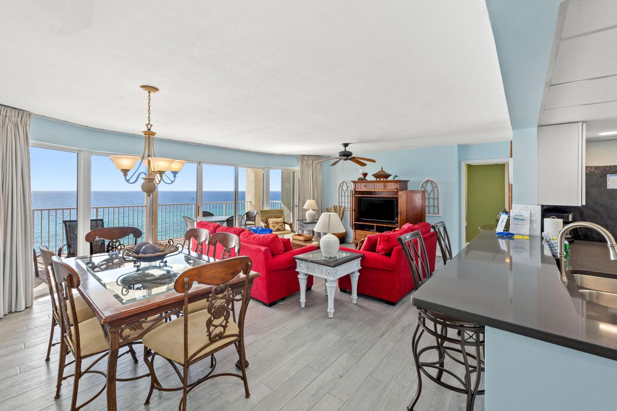 Gulf Front Living And Master Suite! Sleeps 8! * Panama City Beach