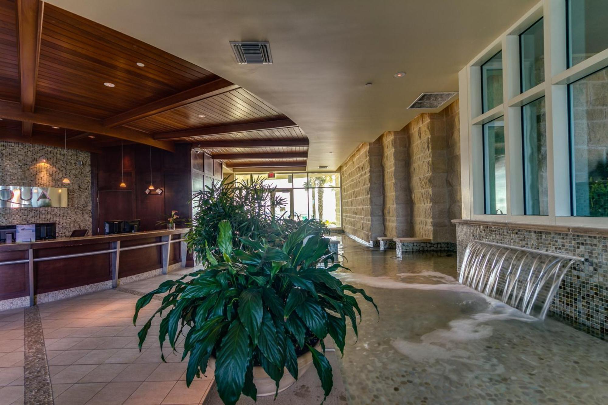 Beautiful 5th Floor Aqua Unit With Direct Ocean Views, Sleeps 8! Holiday home *
