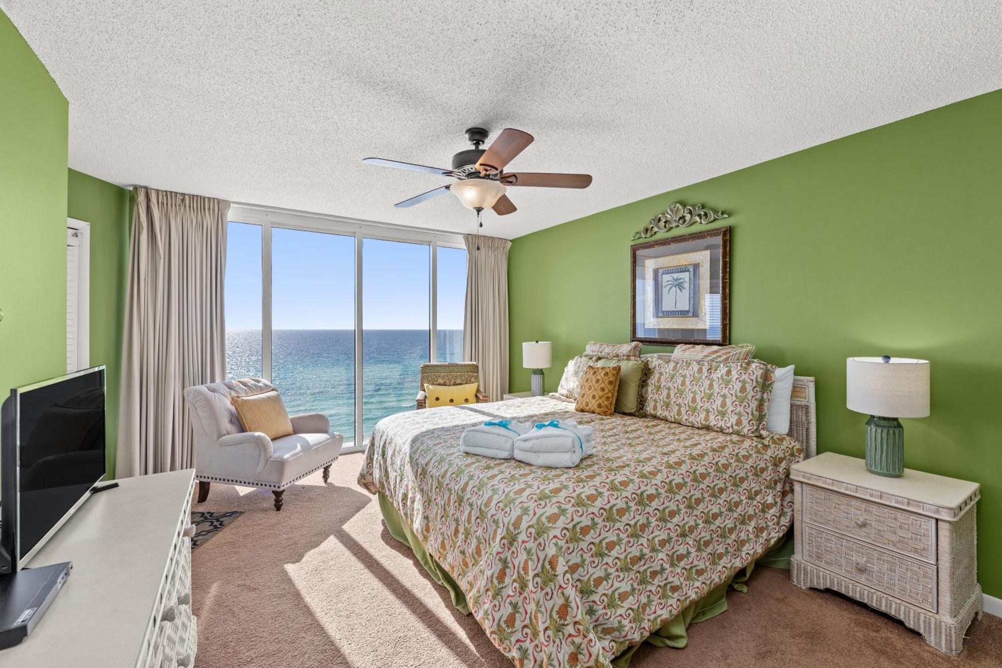 Holiday home Gulf Front Living And Master Suite! Sleeps 8! *