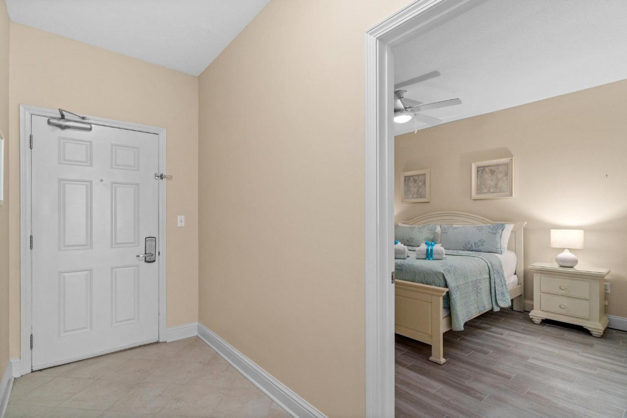 Beautiful 5th Floor Aqua Unit With Direct Ocean Views, Sleeps 8! Holiday home Panama City Beach